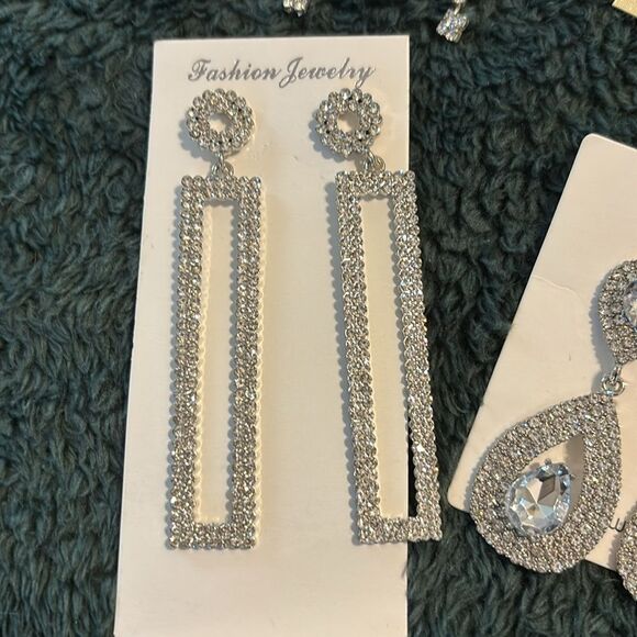 Elegant Silver Rhinestone Earring Set never worn - Picture 3 of 5